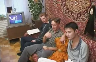 XXX रसोई की मेज पर बहन का बलात्कार किया