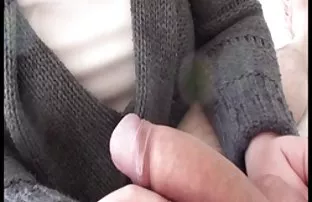 XXX छोटे स्तन के साथ एशियाई बैलेरीना ट्रेनर के डिक पर नृत्य करती है