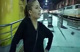 XXX बहन ने भाई को प्राकृतिक स्तन से बहकाया