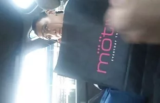 XXX भीड़ में घुस गए और सभी छेदों में बलात्कार किया