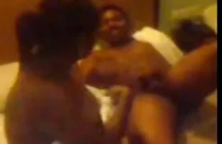 XXX तीन युवा एशियाई के साथ गैंगबैंग