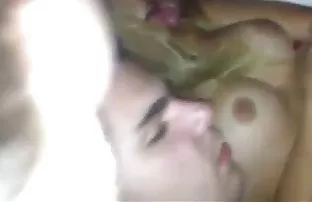 XXX प्रेमिका के होठों से दूध उसे पागल कर देता है