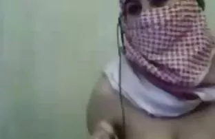 XXX होटल के एक कमरे में सुंदर गधा