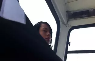 XXX टिप और कौमार्य पिज्जा डिलीवरी महिला से वंचित