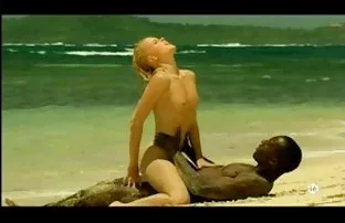 XXX लेस्बियन सेक्स में व्यस्त युवा गर्लफ्रेंड