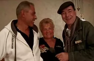 XXX लड़की को देख ट्रेन में झटका