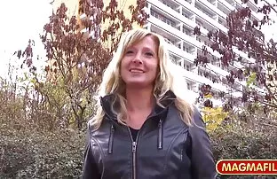 XXX सफेद पेंटीहोज में एक रूसी किशोर के साथ सेक्स