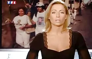 XXX कॉलेज समलैंगिकों ने नई लड़की के साथ बेरहमी से बलात्कार किया