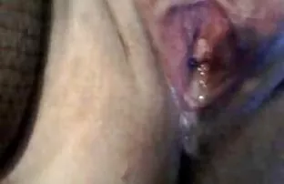 XXX पिता ने इस बीच एक जवान बेटी का फायदा उठाया