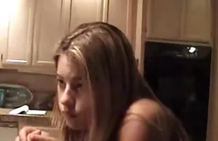 XXX स्टेप डैड ने बाथरूम में नग्न सौतेली बेटी की चुदाई की