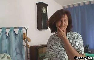 XXX दादाजी ने गैराज में मासूम पोती को वंचित कर दिया