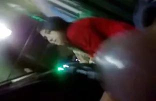 XXX स्विमिंग सूट उतारने के बिना समुद्र तट पर बकवास