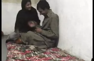 XXX छात्रा ने अपने गधे के साथ किराए के अपार्टमेंट का भुगतान किया