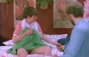 XXX सफेद लड़की ने पहली बार चॉकलेट डिक की कोशिश करने का फैसला किया