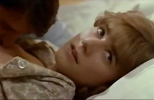 XXX स्टॉकिंग्स में एक परिपक्व जर्मन महिला में डबल प्रवेश