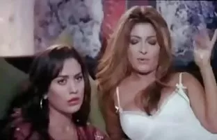 XXX हैलोवीन संगठनों पर नग्न गोरा कोशिश करता है