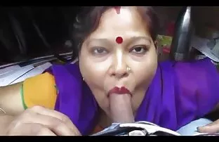 XXX खूबसूरत स्तन वाली बहन ने भाई को बहकाया