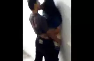 XXX सौतेले पिता ने बेटी को फोन पर सेक्स के लिए पकड़ा